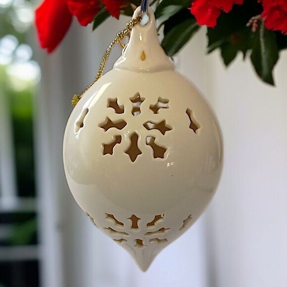 Lenox Seasons Greetings Ornament Christmas Pierced Porcelain Snowflakes Vintage - Picture 14 of 15
